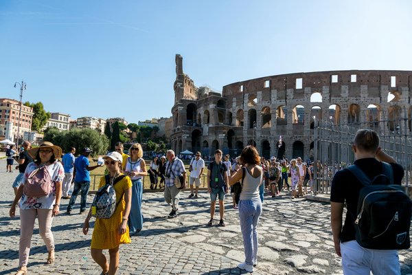 Comment organiser une visite des temples de Luxor, Égypte, en participant à des cérémonies locales ?
